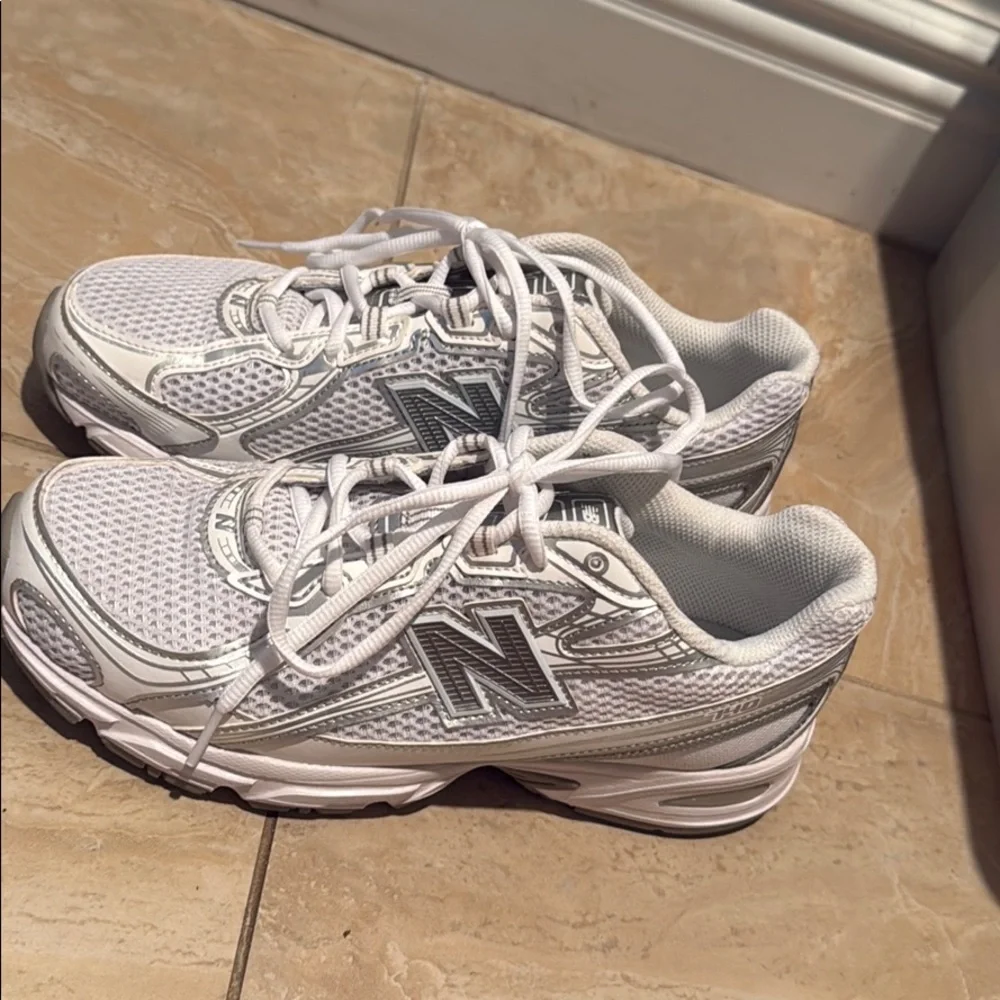 Women New Balance 740